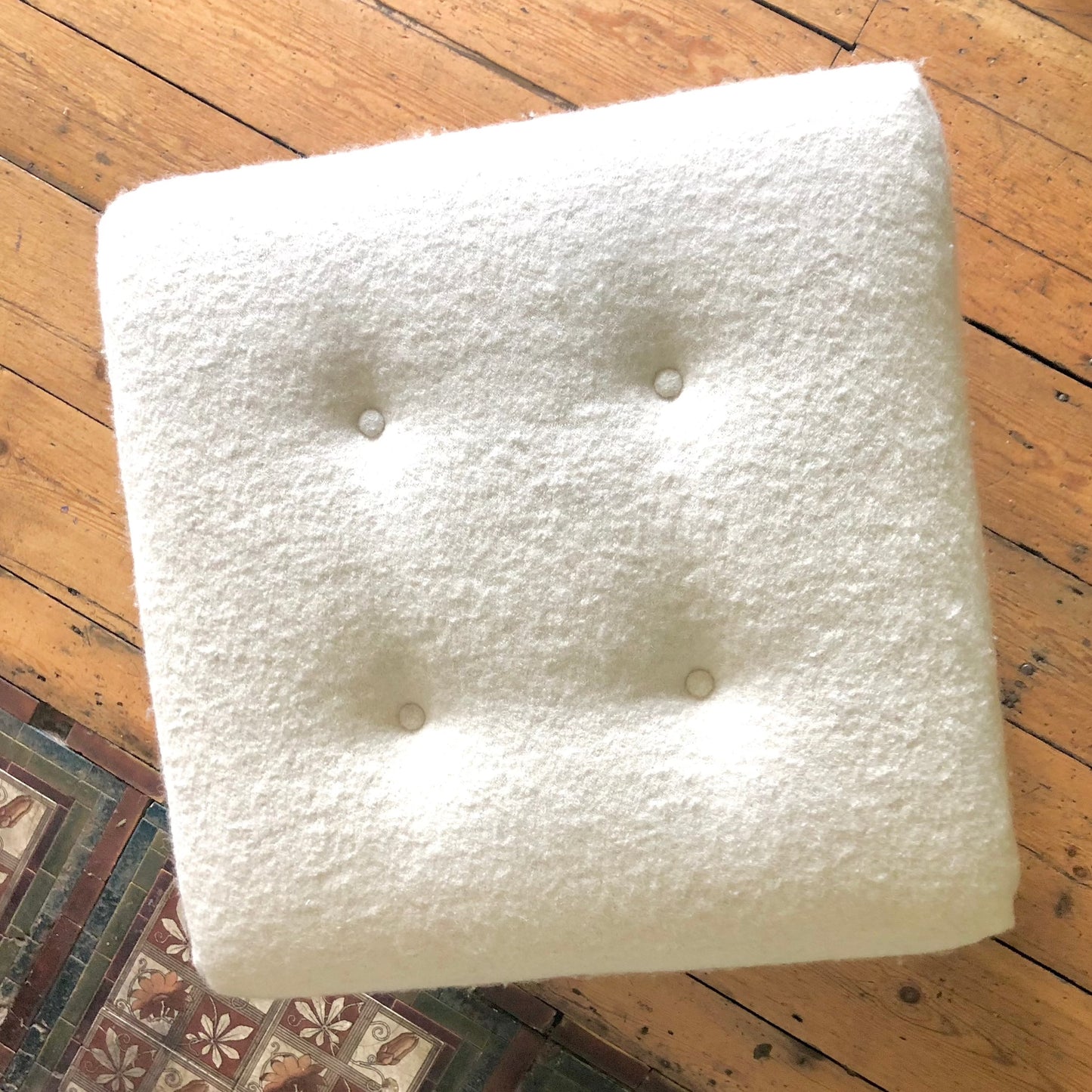 Sustainable Storage Seat Cube