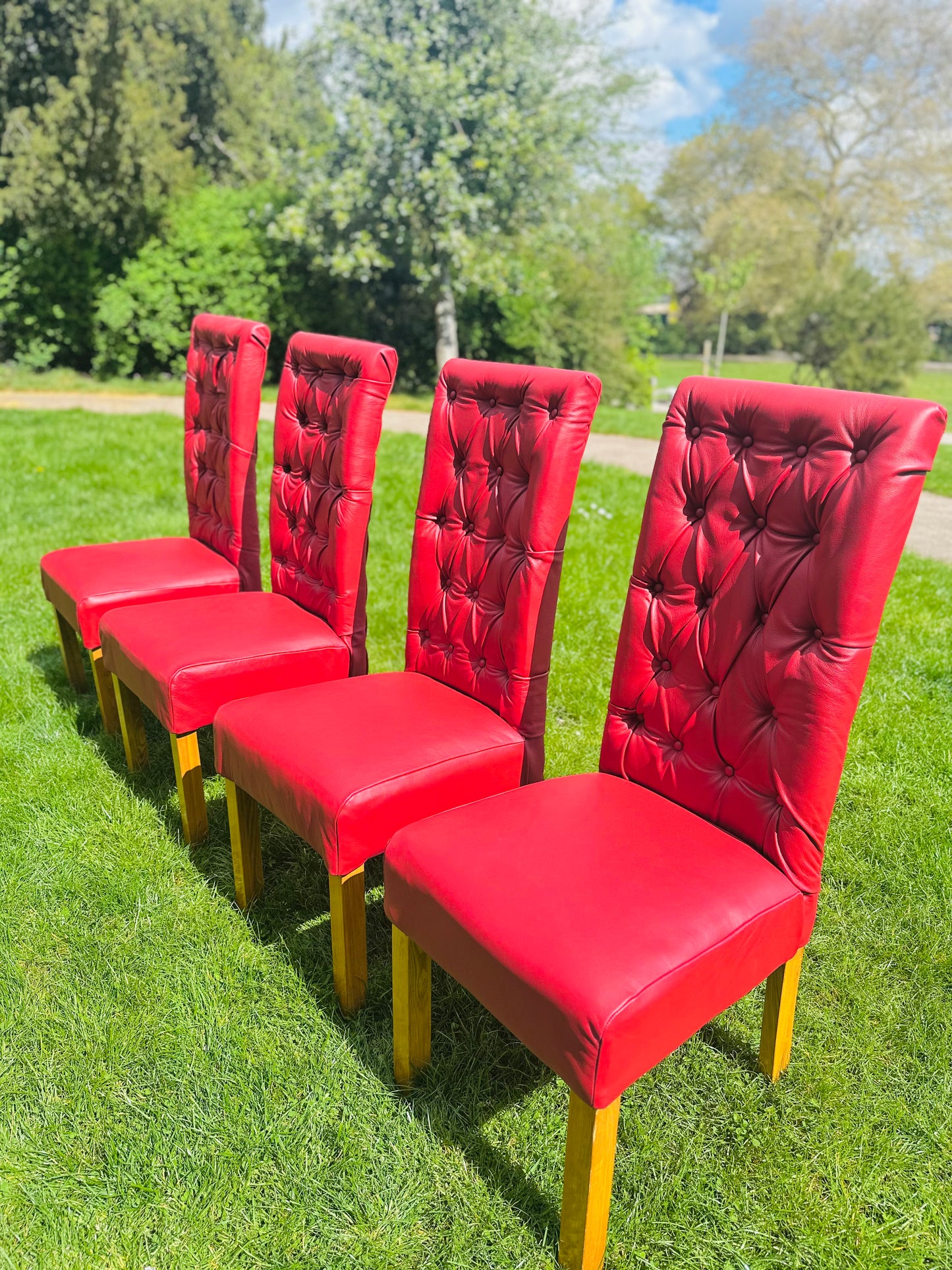 Set of 4 Upholstered Chesterfield-style dining chairs in Deep Red Leather
